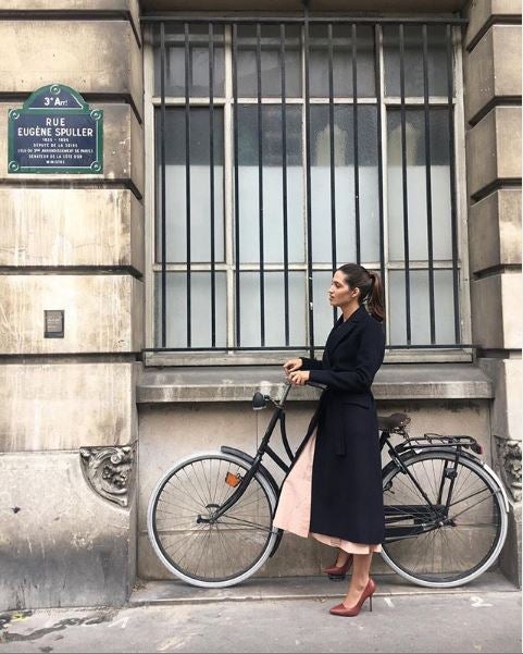 La presentadora suele recurrir a prendas cómodas y versátiles para conseguir looks naturales y frescos