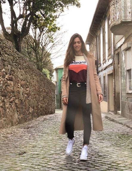 La presentadora suele recurrir a prendas cómodas y versátiles para conseguir looks naturales y frescos