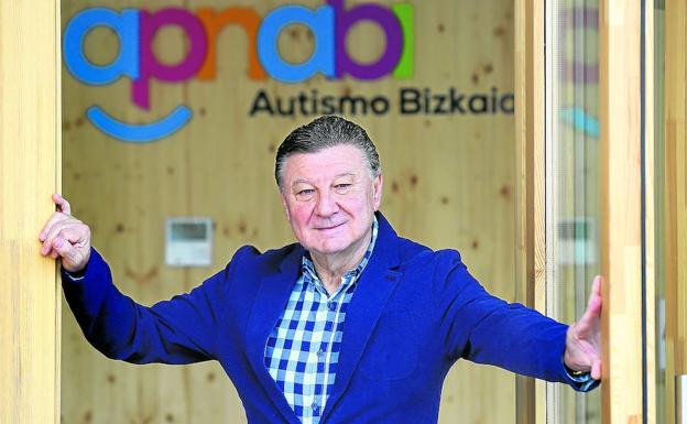 El presidente de Apnabi, Mikel Pulgarín, dice que «hay que abrir puertas y ventanas» para que el autismo «salga del armario».