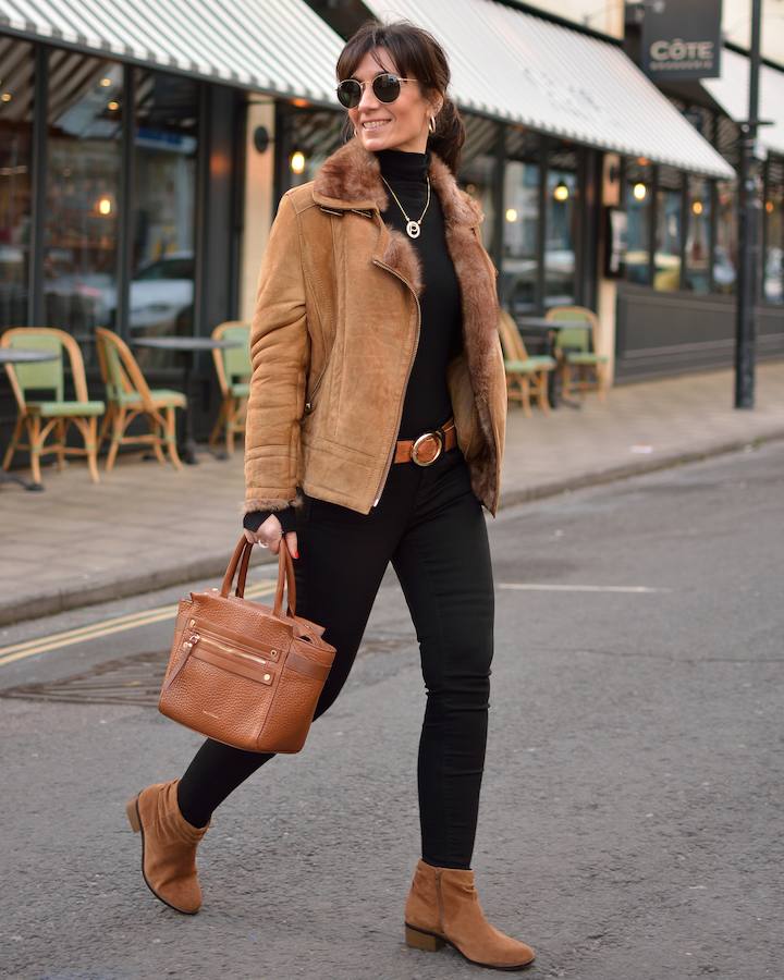 Esta getxotarra ha hecho de su cuenta de Instagram un espejo del estilo vizcaíno en el que se miran cada vez más mujeres de Reino Unido