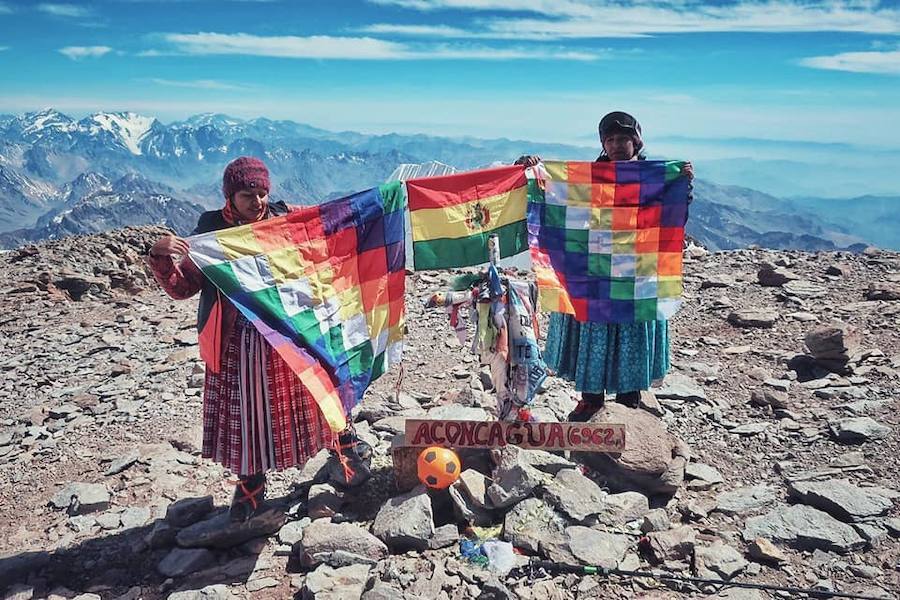 En febrero lograron escalar la cima más alta de América, el Aconcagua. "Conocimos distintas personas eneste viaje que nos desearon mucho éxito en nuestro ascenso al Aconcagua. Sobre todo mujeres que sesentían inspiradas por nuestra historia, nos llamaron guerreras, representantes de un empoderamientofemenino por estar cumpliendo este sueño tan especial como era para nosotras conquistas la cumbre másalta de América".