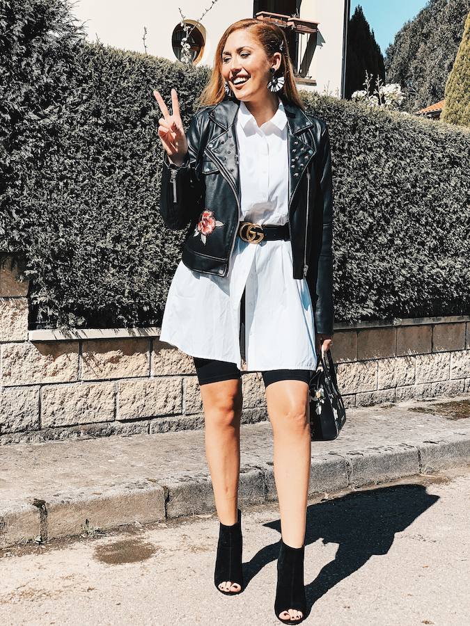 Con 'biker' negra para un look más cañero.