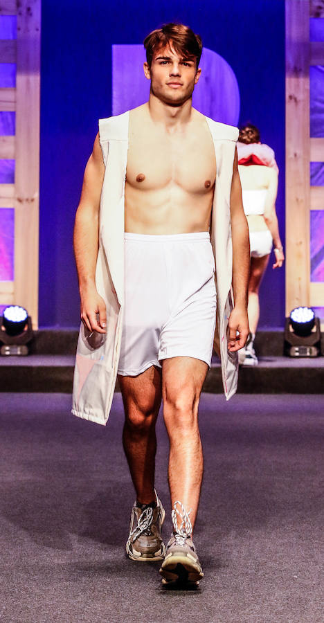 Los nuevos creadores pisan fuerte en la Pasarela Gasteiz On con originales looks, vestidos de ensueño, prendas recicladas y estilismos reivindicativos.