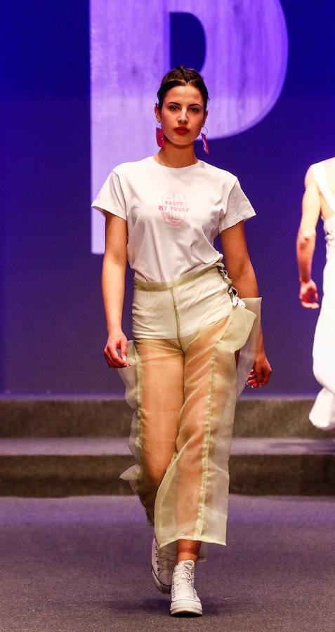 Los nuevos creadores pisan fuerte en la Pasarela Gasteiz On con originales looks, vestidos de ensueño, prendas recicladas y estilismos reivindicativos.
