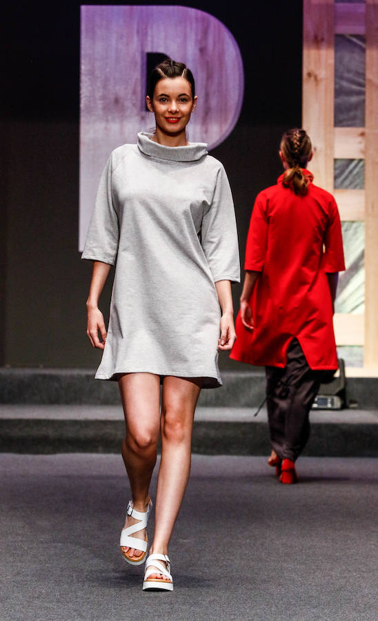 Los nuevos creadores pisan fuerte en la Pasarela Gasteiz On con originales looks, vestidos de ensueño, prendas recicladas y estilismos reivindicativos.