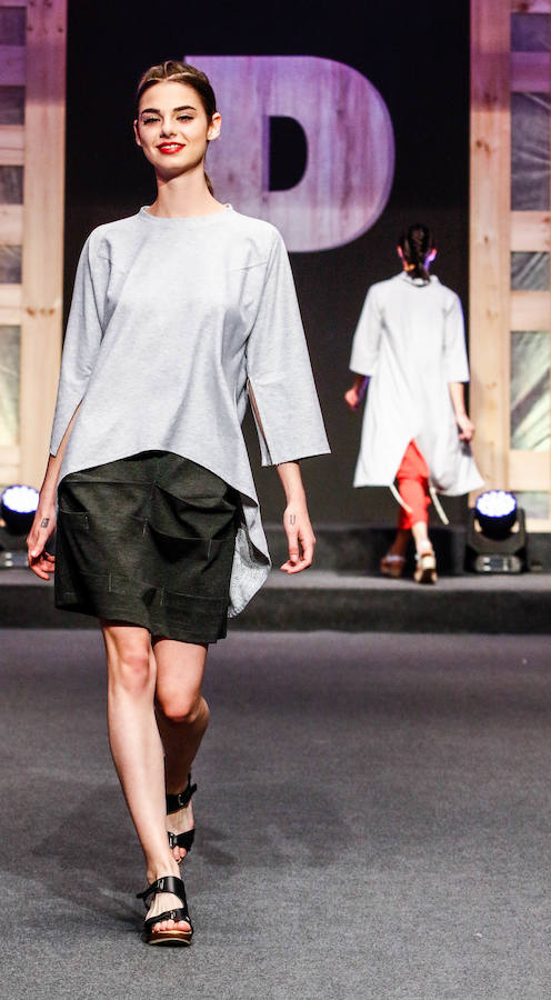 Los nuevos creadores pisan fuerte en la Pasarela Gasteiz On con originales looks, vestidos de ensueño, prendas recicladas y estilismos reivindicativos.