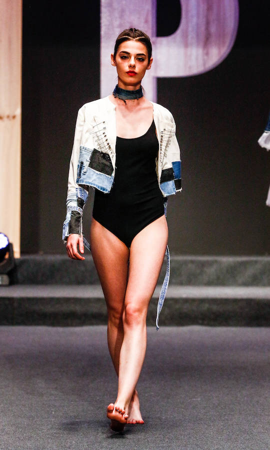Los nuevos creadores pisan fuerte en la Pasarela Gasteiz On con originales looks, vestidos de ensueño, prendas recicladas y estilismos reivindicativos.