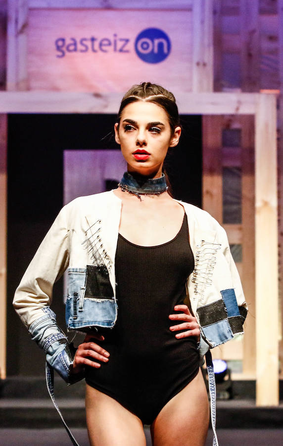 Los nuevos creadores pisan fuerte en la Pasarela Gasteiz On con originales looks, vestidos de ensueño, prendas recicladas y estilismos reivindicativos.