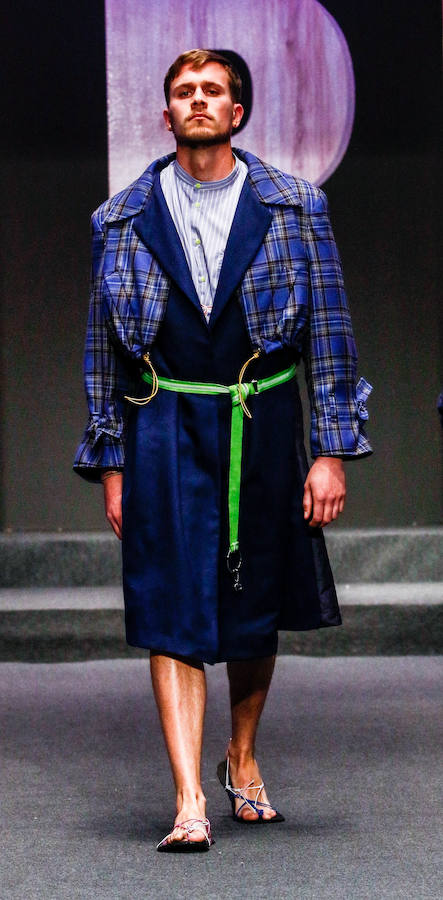 Los nuevos creadores pisan fuerte en la Pasarela Gasteiz On con originales looks, vestidos de ensueño, prendas recicladas y estilismos reivindicativos.