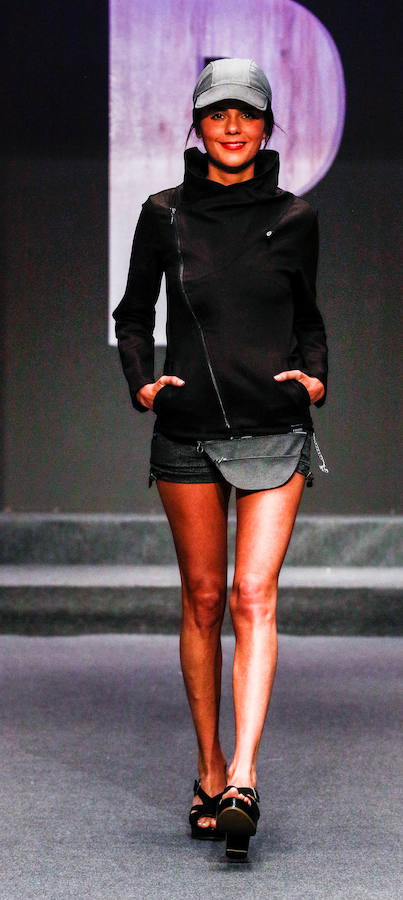 Los nuevos creadores pisan fuerte en la Pasarela Gasteiz On con originales looks, vestidos de ensueño, prendas recicladas y estilismos reivindicativos.