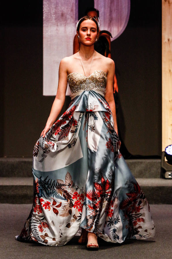 Los nuevos creadores pisan fuerte en la Pasarela Gasteiz On con originales looks, vestidos de ensueño, prendas recicladas y estilismos reivindicativos.