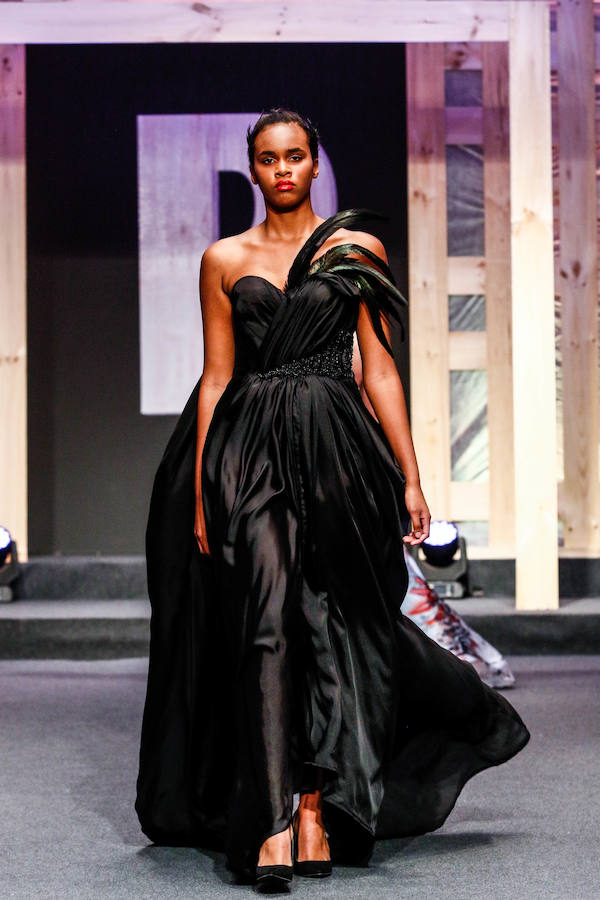 Los nuevos creadores pisan fuerte en la Pasarela Gasteiz On con originales looks, vestidos de ensueño, prendas recicladas y estilismos reivindicativos.