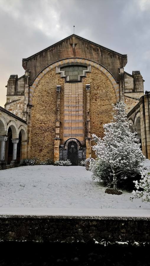 El Santuario ha amanecido teñido de blanco