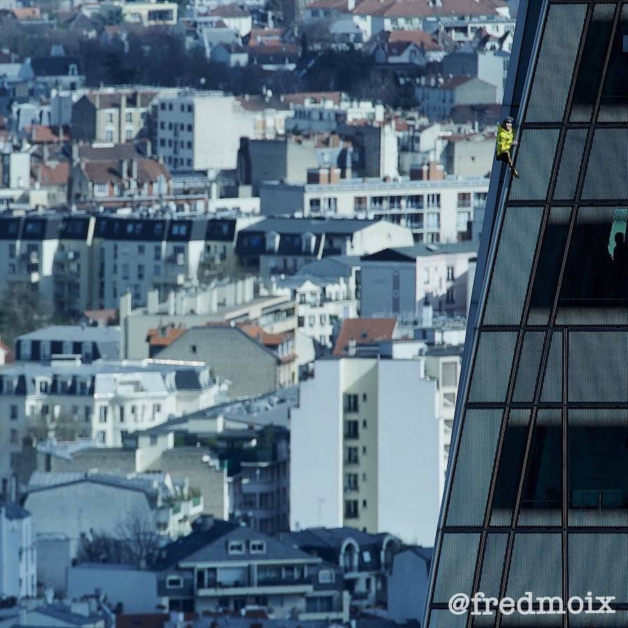 Fotos: Alain Robert ha coronado más de un centenar de edificios con la única ayuda de sus manos y sus pies