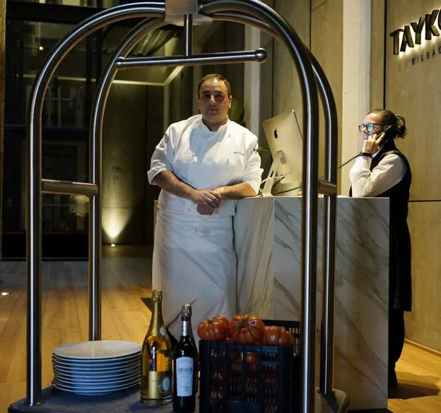 Raúl Cabrera se encuentra al frente del restaurante Ola. 