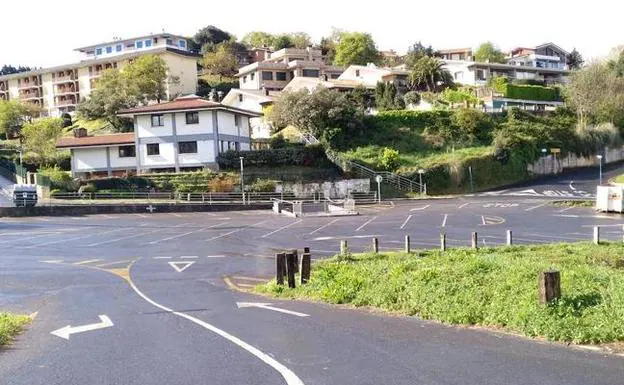 El aparcamiento de autocaravanas se encuentra en la parte alta de La Benta. 