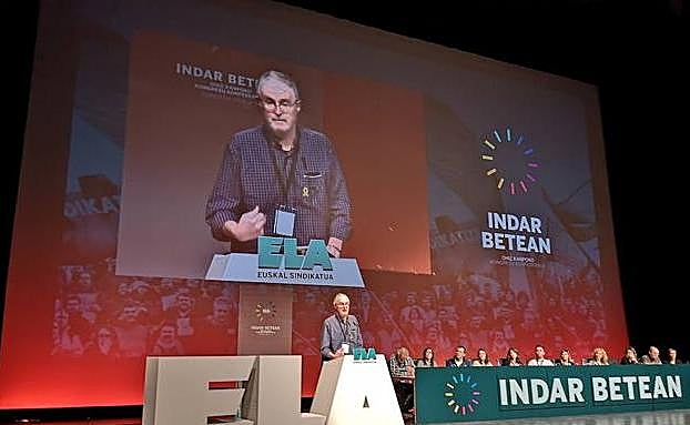 Txiki Muñoz arremete contra los políticos en su 'adiós rebelde': «Sus críticas nos resbalan»