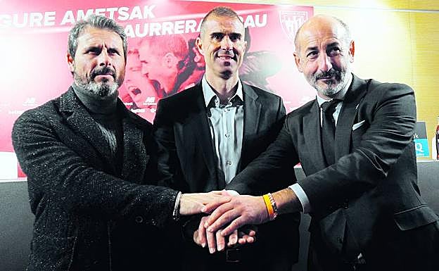 Garitano, entre Alkorta y Elizegi, selan su renovación hasta 2020.