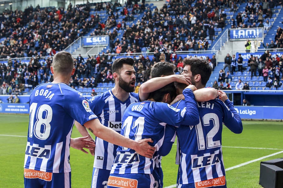 Imágenes correspondientes al partido de LaLiga Santander 2018-2019 disputado en el estadio de Mendizorroza