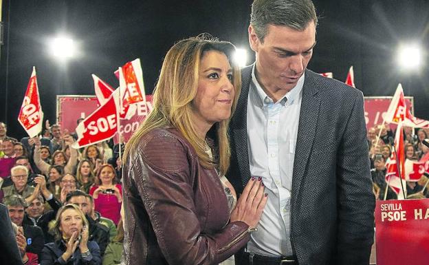 Pedro Sánchez y Susana Díaz, en el acto político del PSOE celebrado ayer en Sevilla.