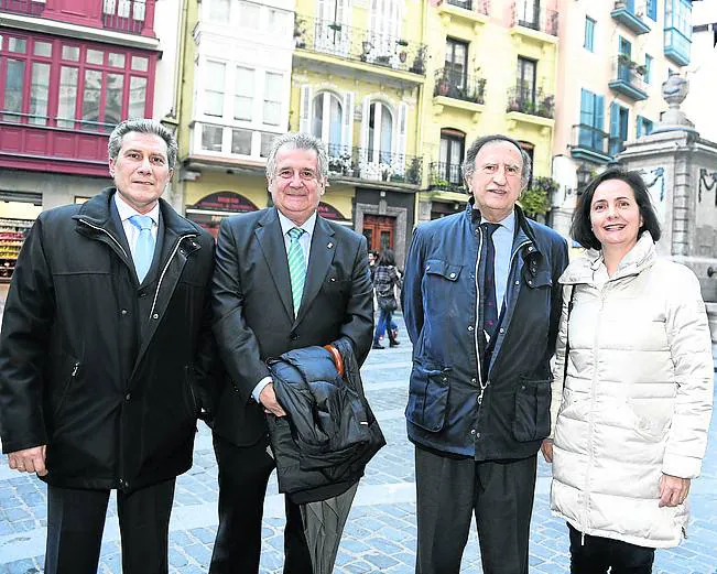 Julio Martínez, Patxo Lamas, Pedro Guinea y Covadonga Aldamiz-Echevarría. 