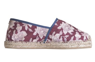 Imagen secundaria 1 - Unos pendientes, alpargatas y vestido fabricados sin materiales de origen animal.