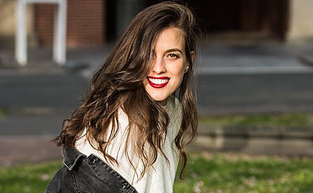 Imagen principal - El armario de... Ingrid Betancor: «Guardo los &#039;shorts&#039; que llevaba puestos cuando conocí a Ibai»