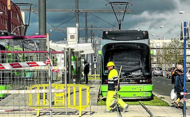 La calle Landaberde de Lakua será la primera en modificar los andenes de Euskotren.