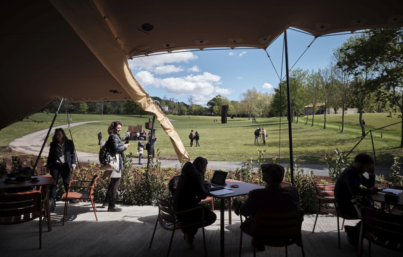 Los responsables del remodelado museo de Zabalaga presentan las nuevas instalaciones y la exposición inaugural antes de su reapertura al público