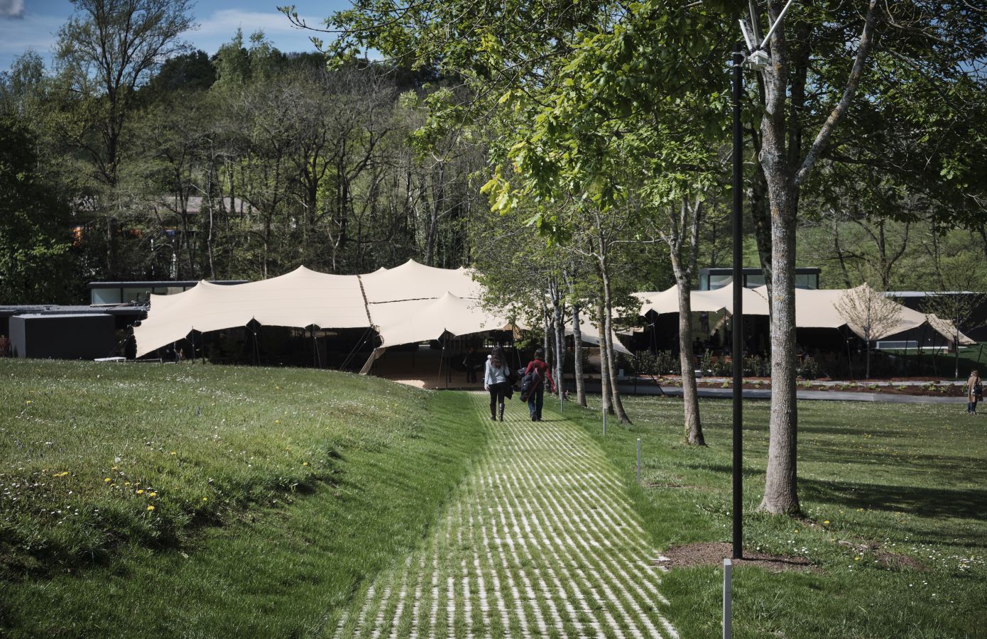 Los responsables del remodelado museo de Zabalaga presentan las nuevas instalaciones y la exposición inaugural antes de su reapertura al público