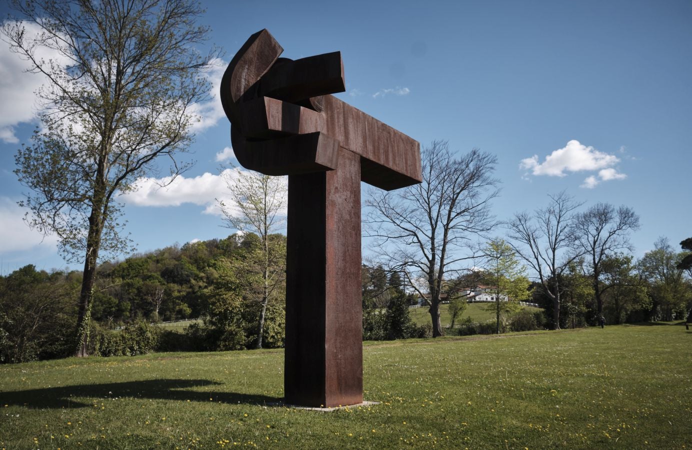 Los responsables del remodelado museo de Zabalaga presentan las nuevas instalaciones y la exposición inaugural antes de su reapertura al público