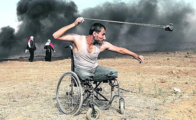 Icono de Gaza. Abu Salah perdió sus piernas en un bombardeo israelí en 2008 y en mayo del año pasado murió de un tiro en la cabeza. El artista ha plasmado en piedra la lucha del activista palestino.