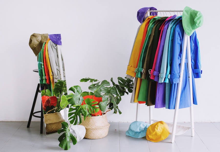 Esta prenda se reinventa con multitud de colores para aportar alegría a los días grises