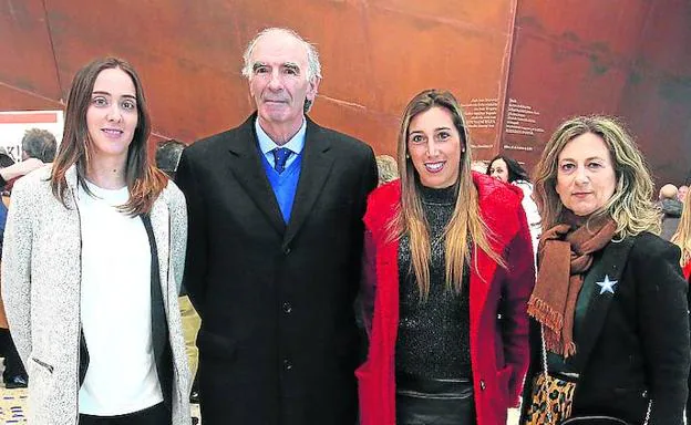 Marta Unzue, José Ángel Iribar, María Díaz e Itziar Villamandos.