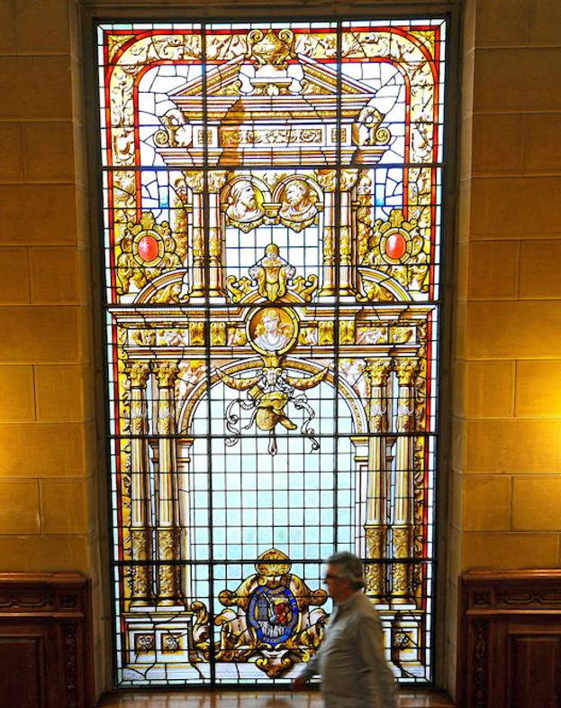 Formidable vitral del Museo de Bellas Artes de Vitoria. 