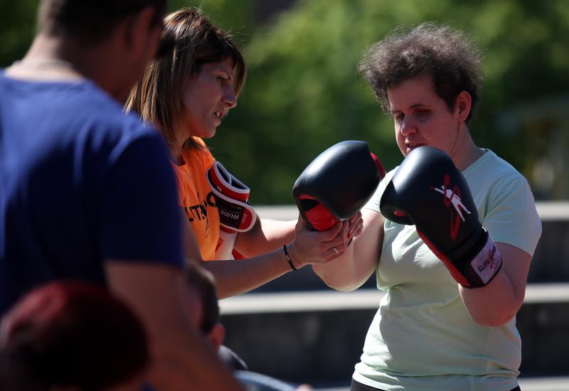 'Eusko Boxa' hizo disfrutar del boxeo adaptado a personas con movilida dreducida y un invidente en Bilbao