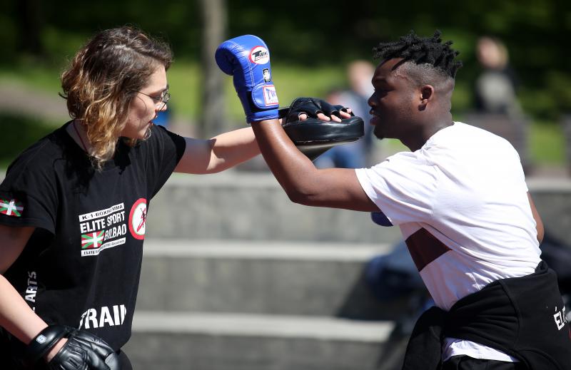 'Eusko Boxa' hizo disfrutar del boxeo adaptado a personas con movilida dreducida y un invidente en Bilbao