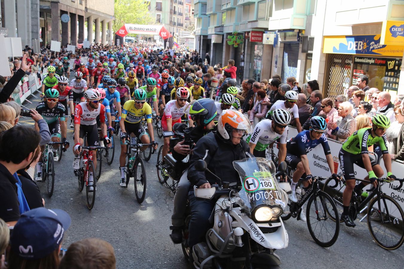 Las mejores imágenes de la última etapa de la Vuelta al País Vasco 