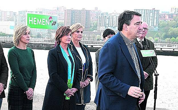 El candidato por Bizkaia, Aitor Esteban, ayer en un acto.