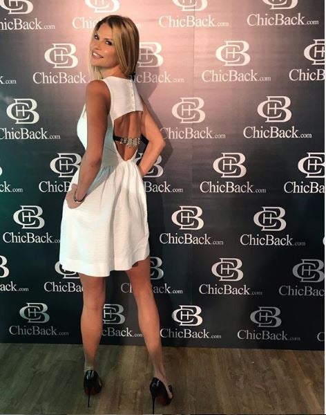 La prenda incorpora tirantes intercambiables que evitan los cierres tan poco estéticos que se veían ahora 