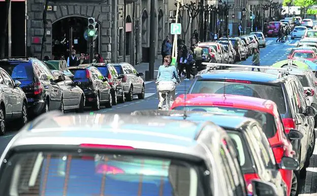 Pese al crecimiento del parque móvil en Bilbao, los desplazamientos en vehículo privado están estancados en 100.000 al día.