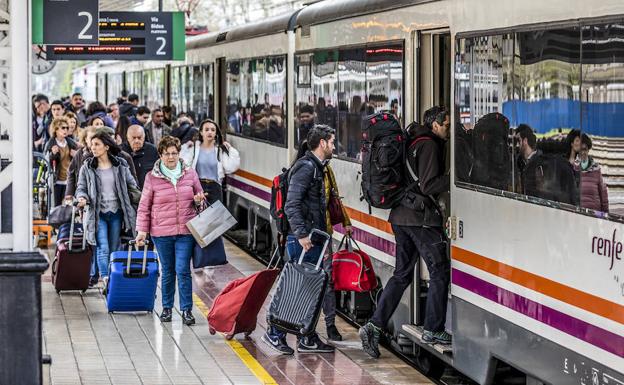 La estación de Renfe de Vitoria tuvo una especial actividad este miércoles. 