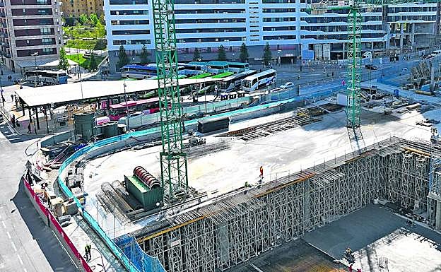 La nueva estación de autobuses de Bilbao que se construye al lado de la provisional tendrá cuatro sótanos a veinte metros de profundidad.