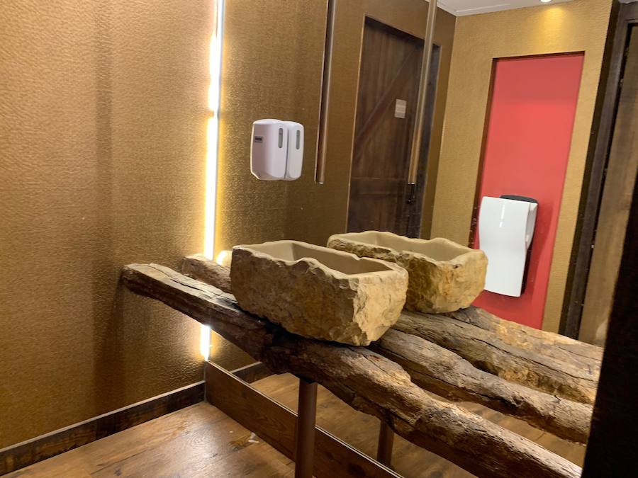 La visita al baño puede no ser un mero trámite. En Bilbao hay lugares donde la experiencia es muy especial