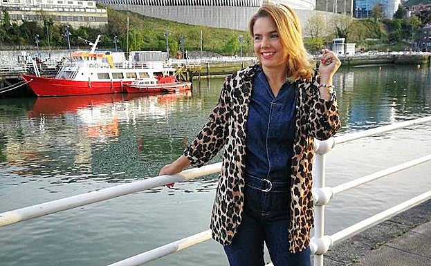 Imagen principal - Así puedes llevar el mono, la prenda que necesitas esta primavera