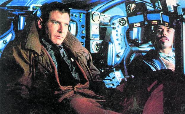 Irudian, Harrison Ford eta Edward James Olmos aktoreak Ridley Scott zinemagilearen lanean.