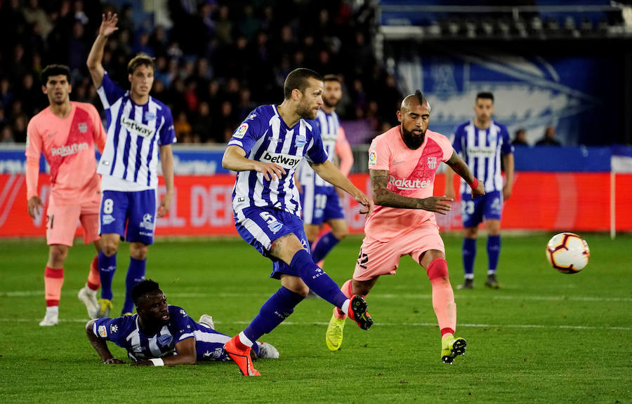 Fotos: Las mejores imágenes del Alavés - Barcelona