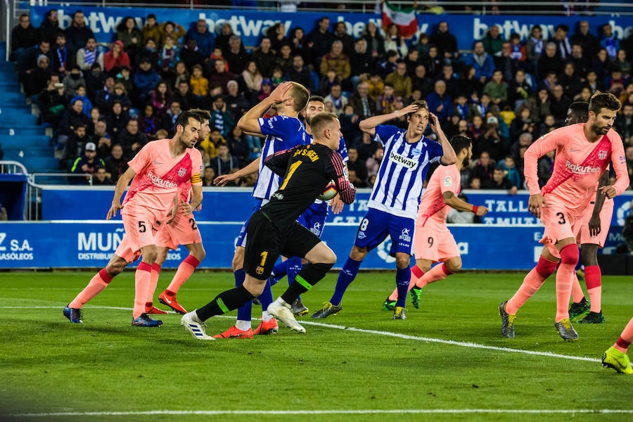 Fotos: Las mejores imágenes del Alavés - Barcelona