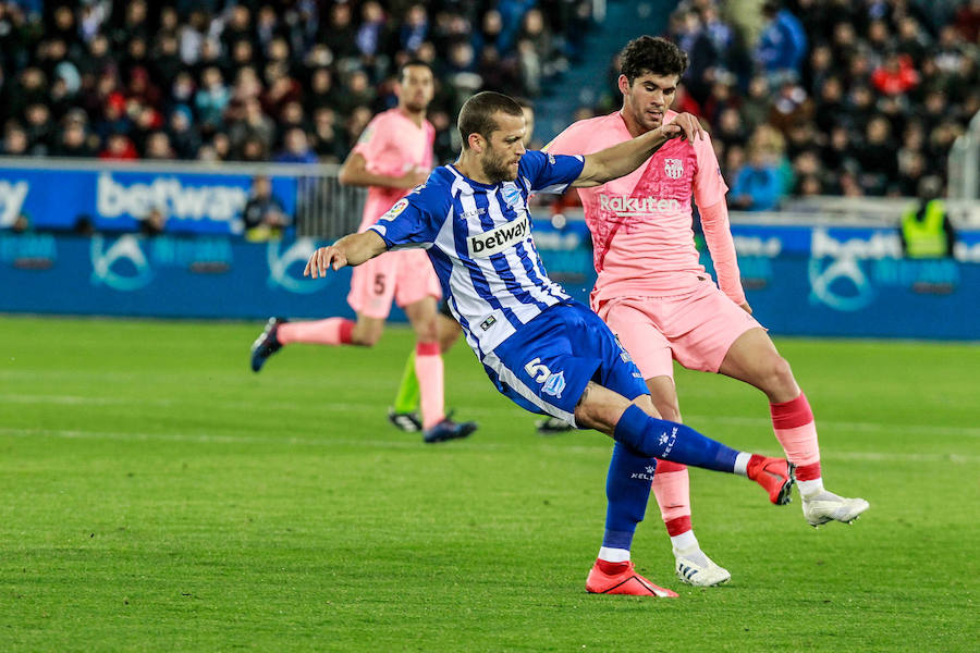 Fotos: Las mejores imágenes del Alavés - Barcelona