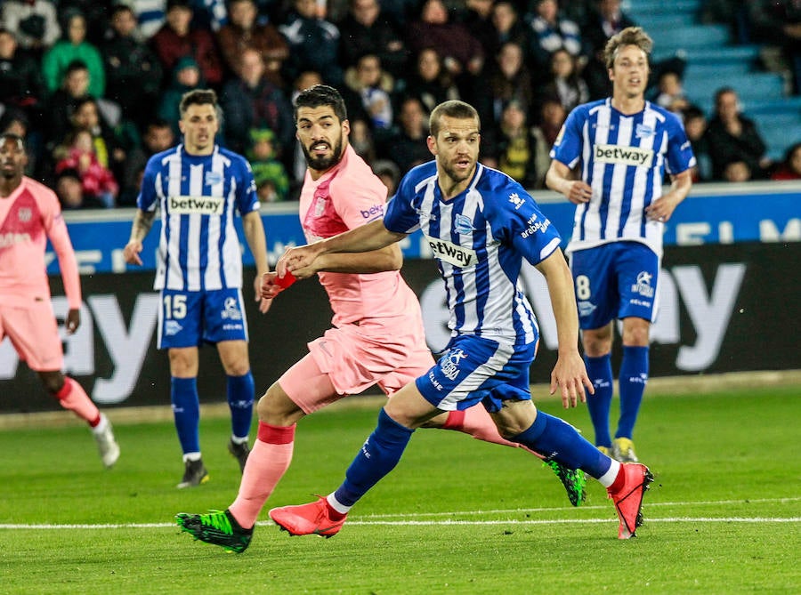 Fotos: Las mejores imágenes del Alavés - Barcelona